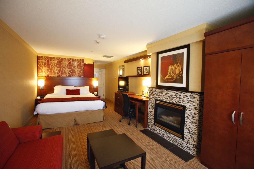 Courtyard By Marriott Waterloo St. Jacobs Hotel Exterior photo