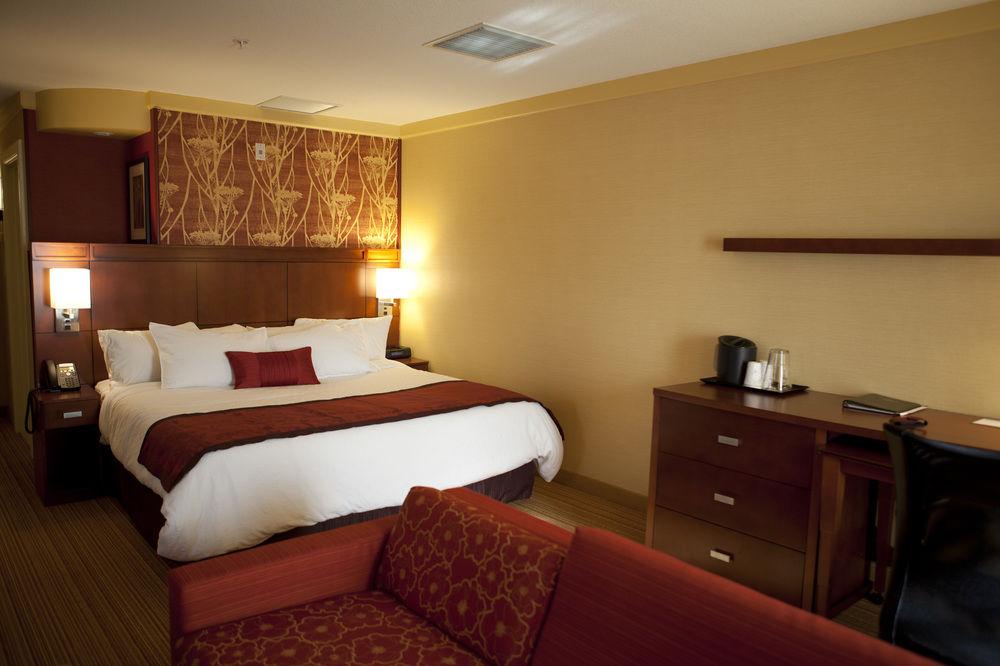 Courtyard By Marriott Waterloo St. Jacobs Hotel Exterior photo