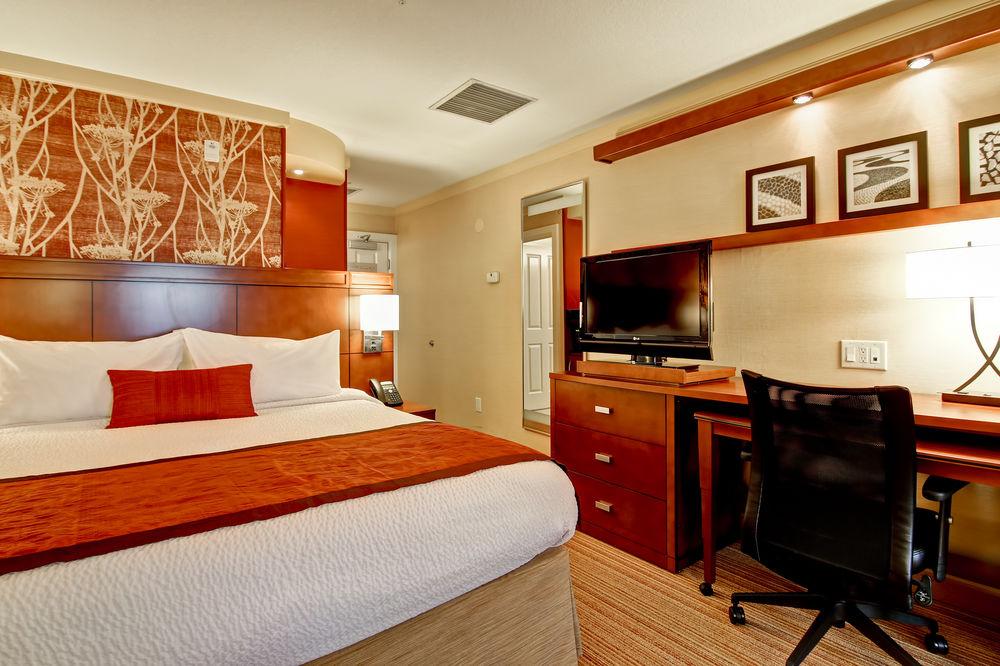 Courtyard By Marriott Waterloo St. Jacobs Hotel Exterior photo